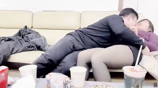 少妇出轨沙发强制脱光狂插对白精彩